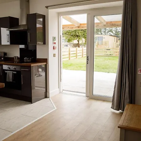 House Of Juniper - Luxury Accessible Apartment Broadford  Exterior photo